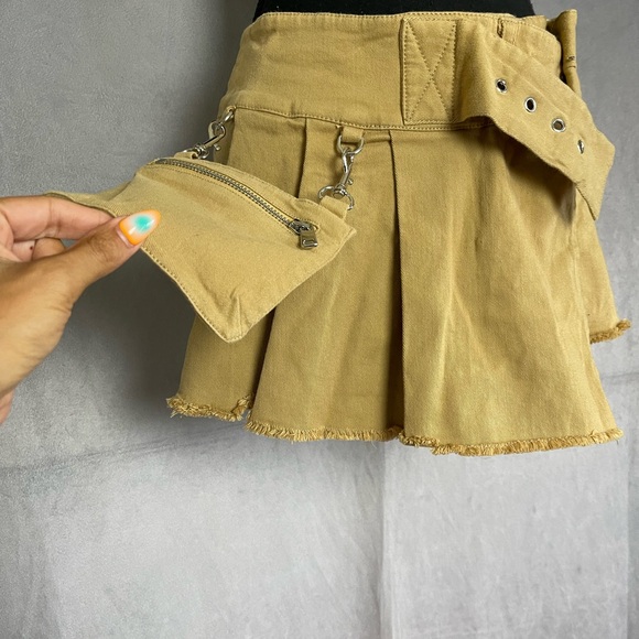 Darker waves khaki mini skort with cargo pocket size small - Picture 4 of 9